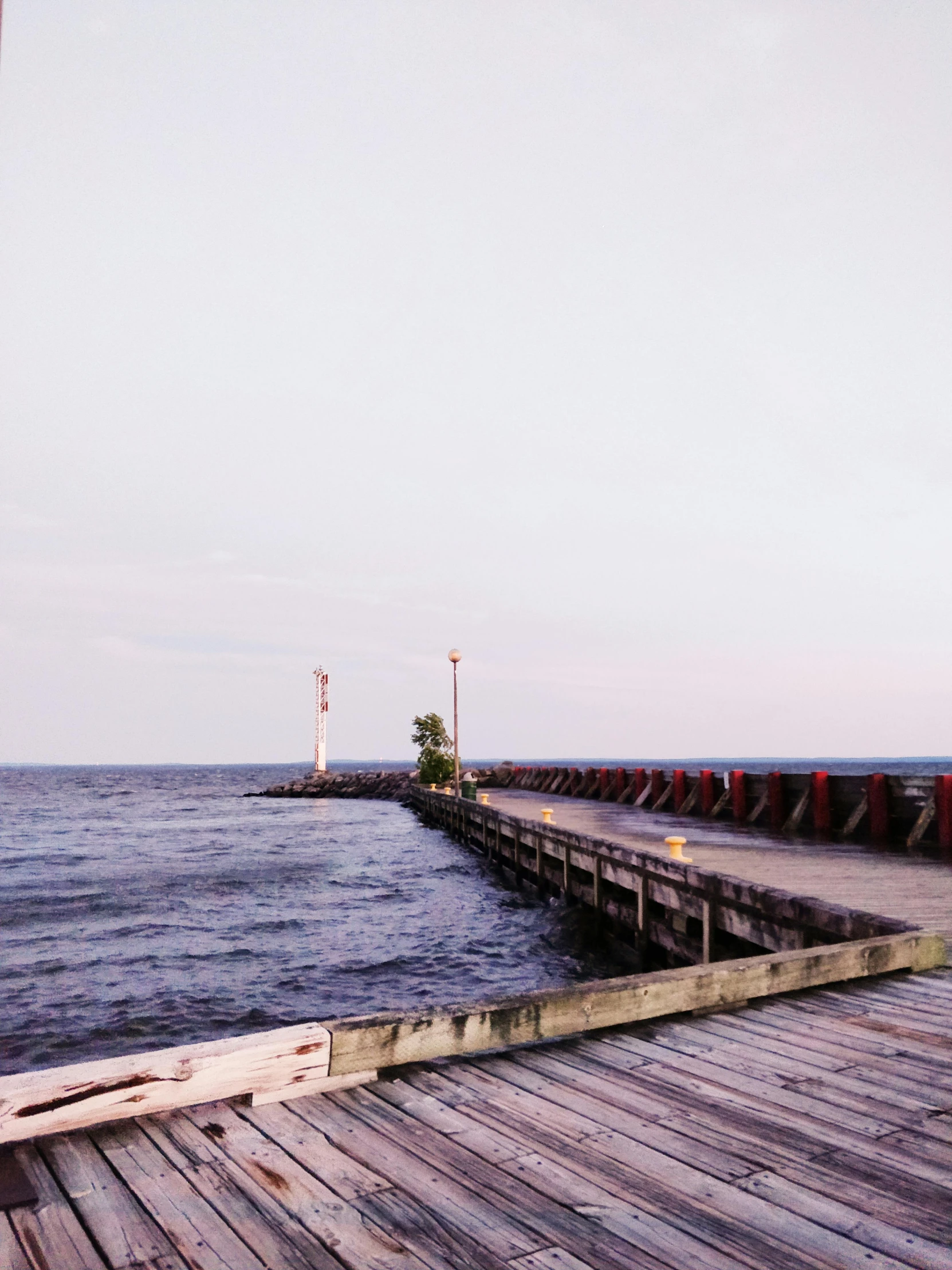 a dock is built into the water and it looks like a sea