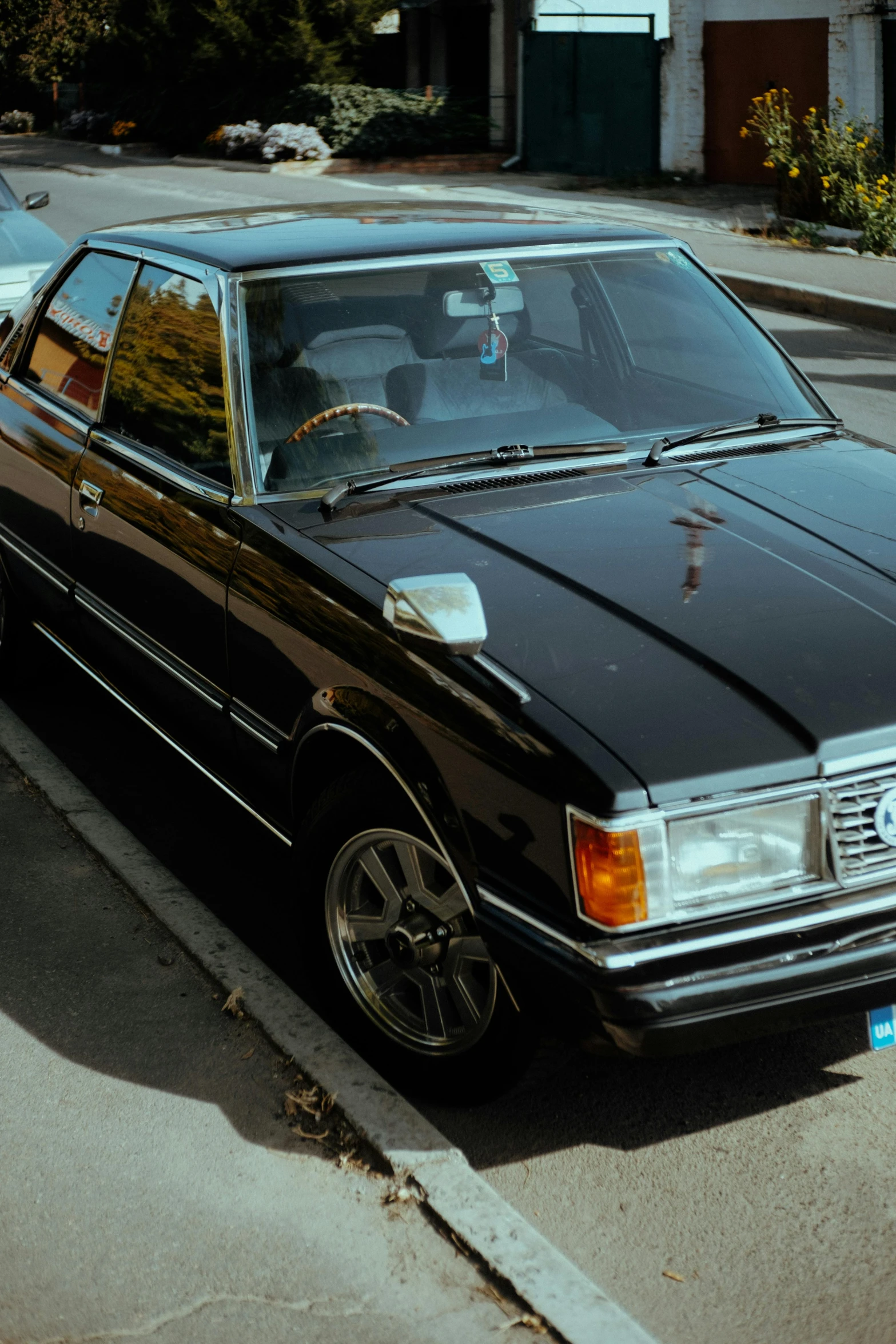 a black and silver car parked in front of a building