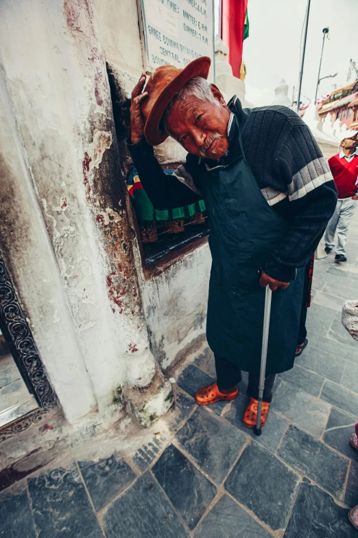 a person is leaning up against a building