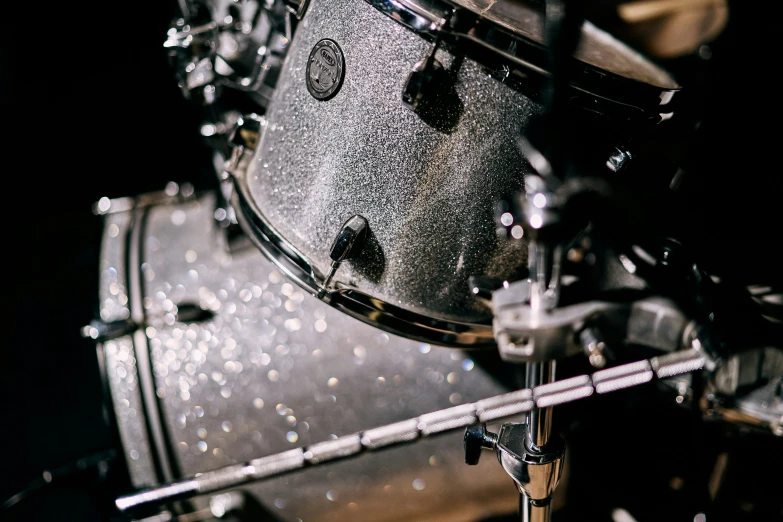 the drum has a little speckle on it