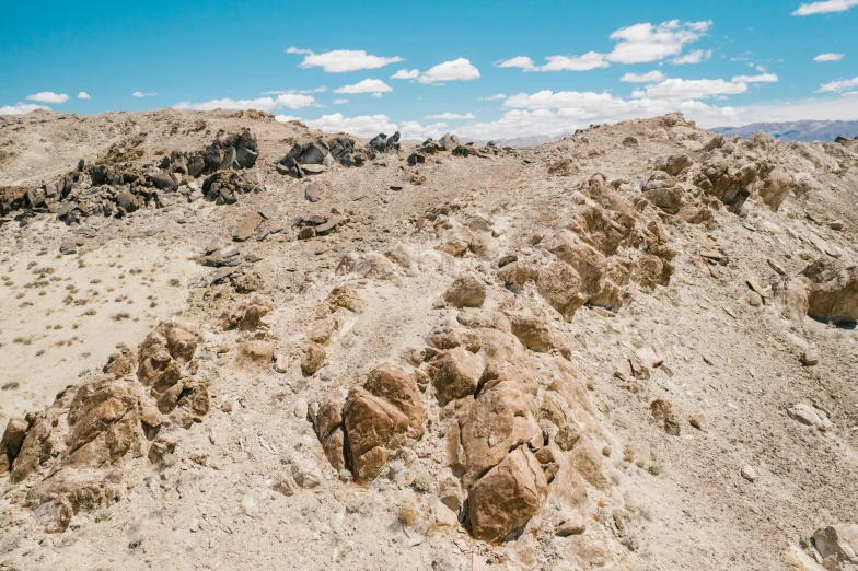 a dirt hill with several rocks on the bottom and dirt on the side