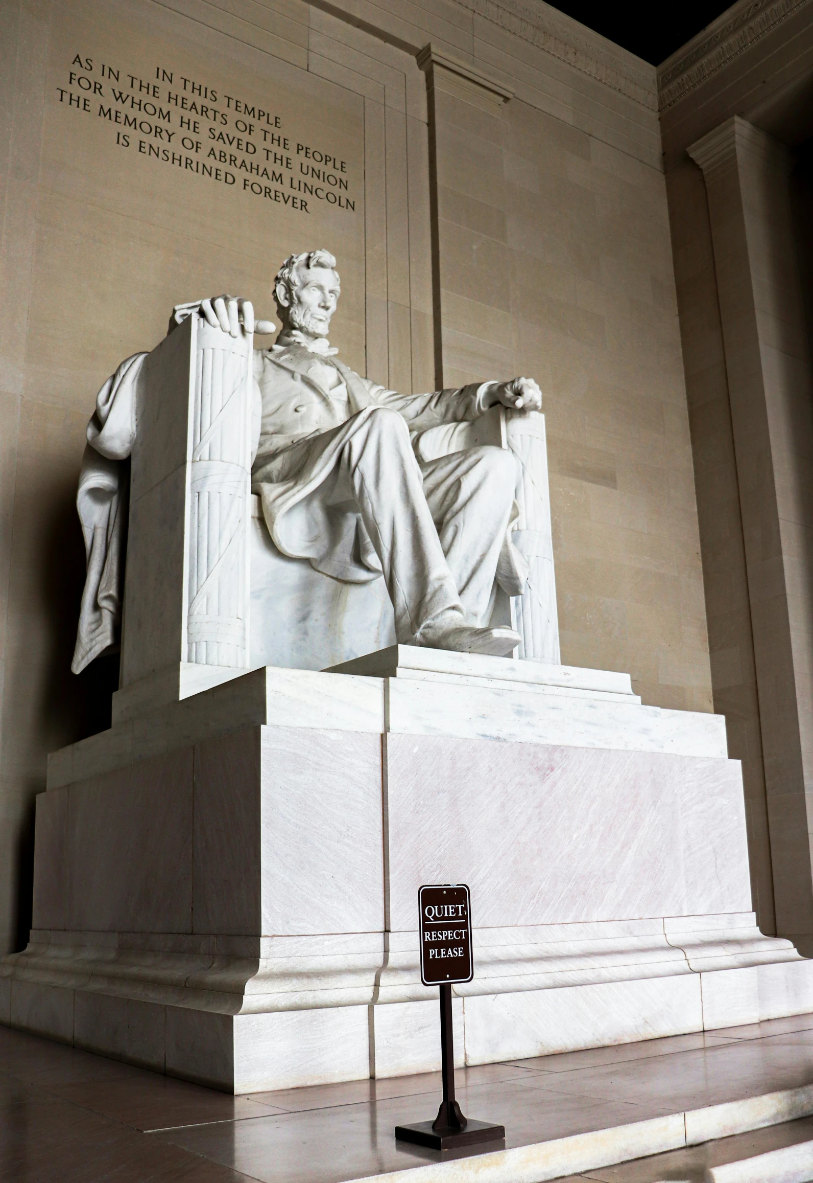 this monument has a lincoln statue next to it