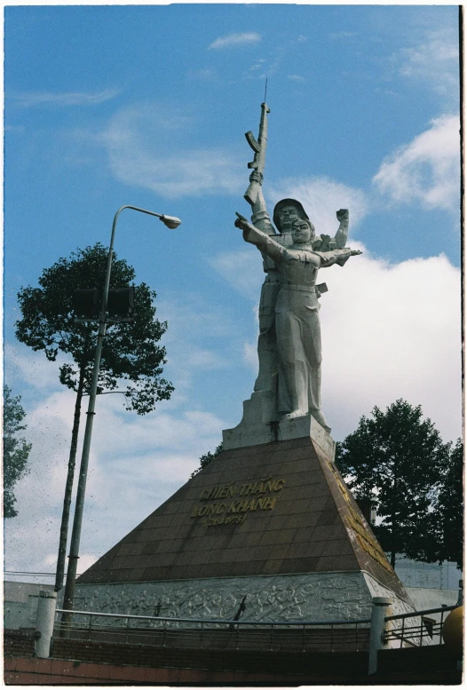 a statue on top of a triangular base