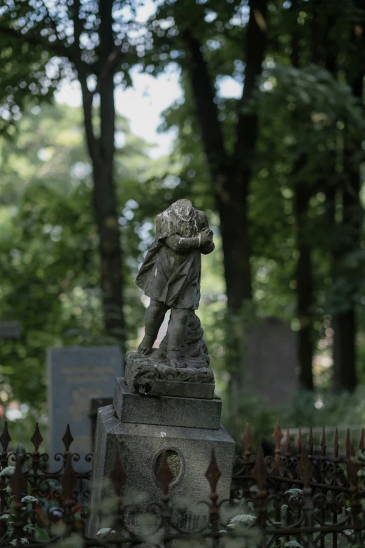 there is a statue that is in the middle of a fence