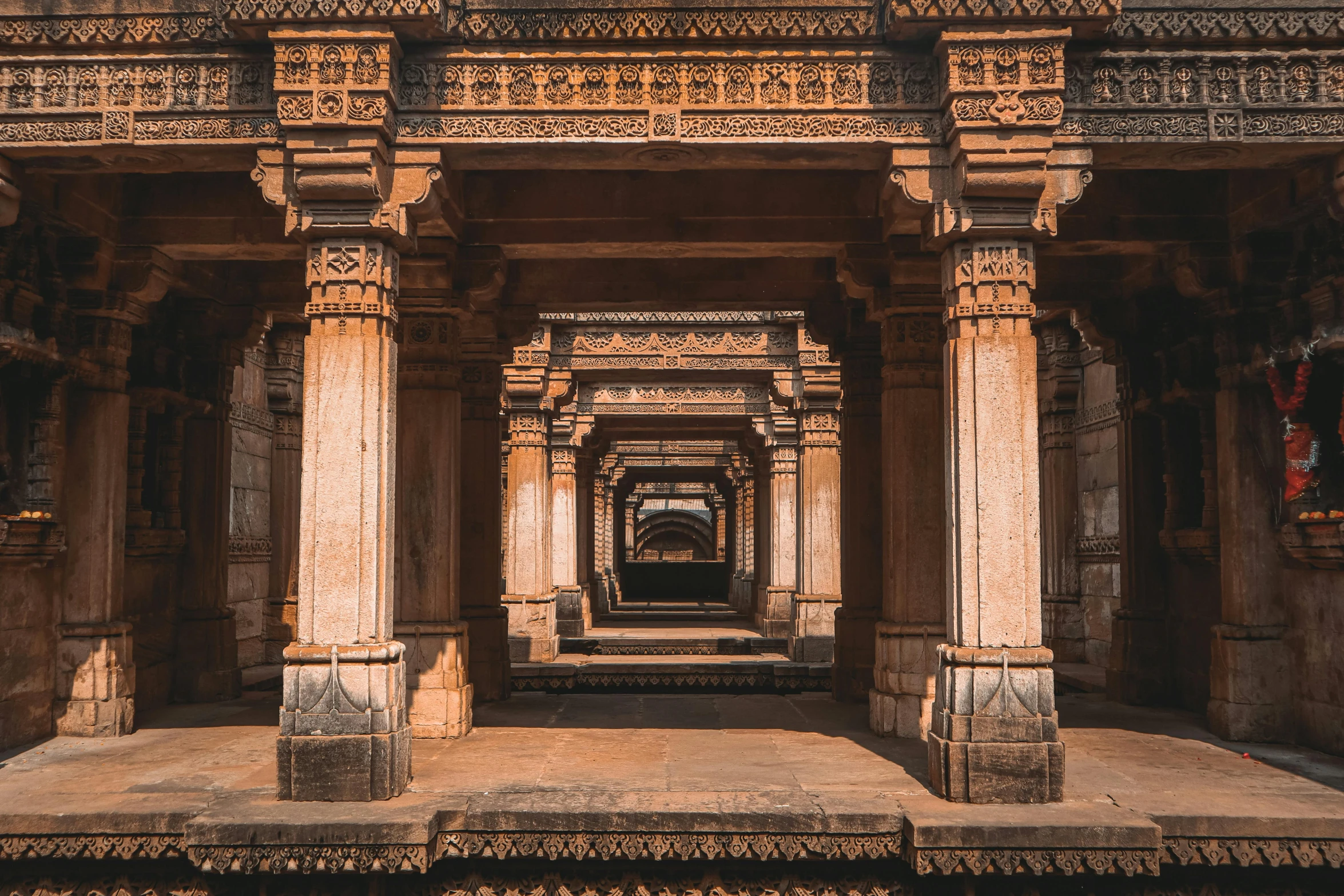 a large building with columns and pillars on either side