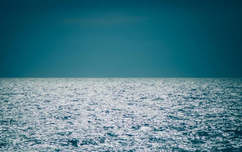 a lonely boat in the ocean in daylight