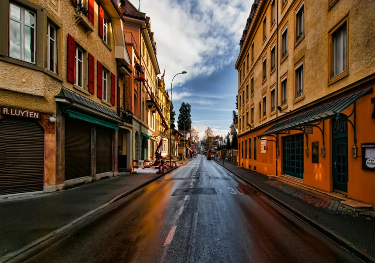 this is an empty city street with buildings