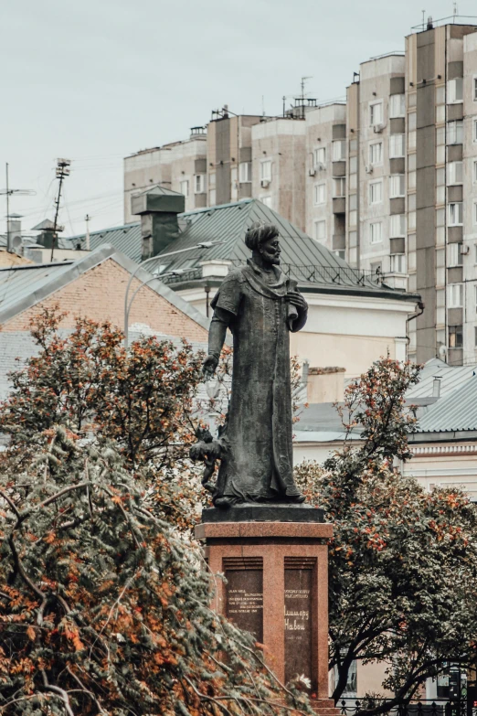 a statue that is in front of some buildings