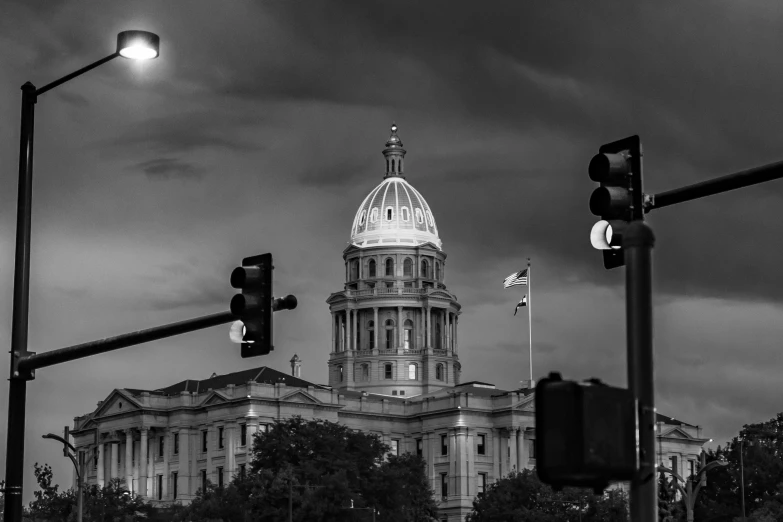 a black and white po of the texas state house at night