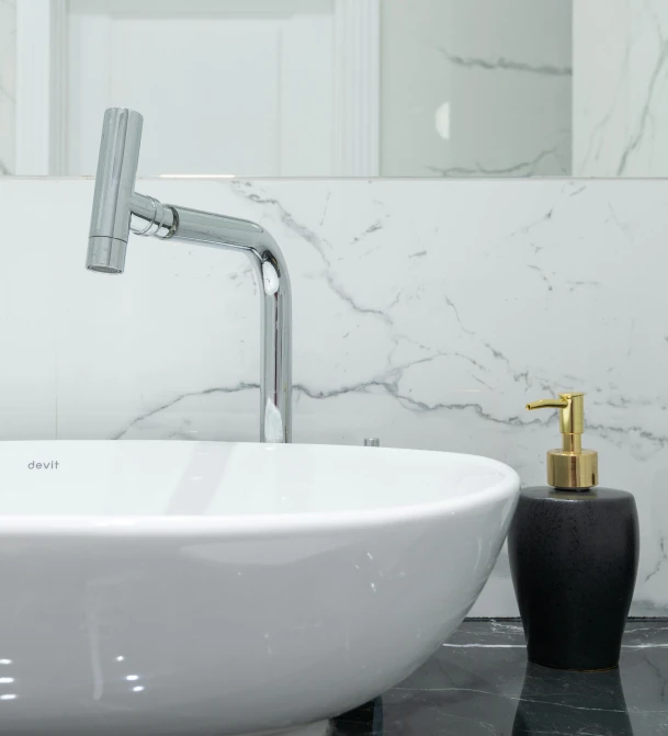 a bathroom sink that has no faucet next to it