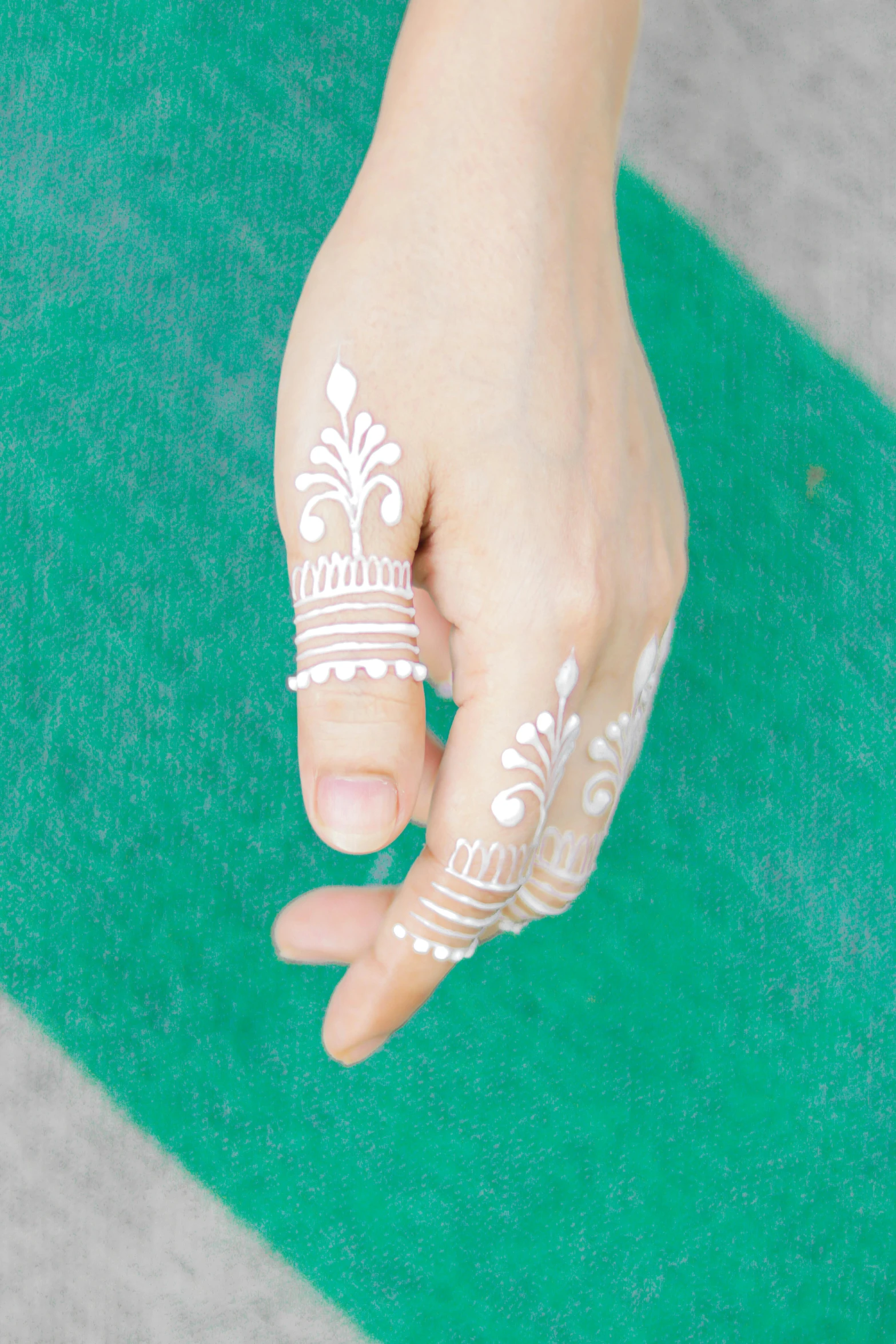 henna tattoos are the latest popular design trend for brides