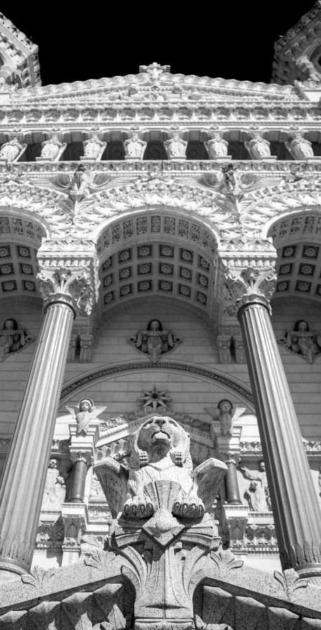 a large building with pillars in front of it