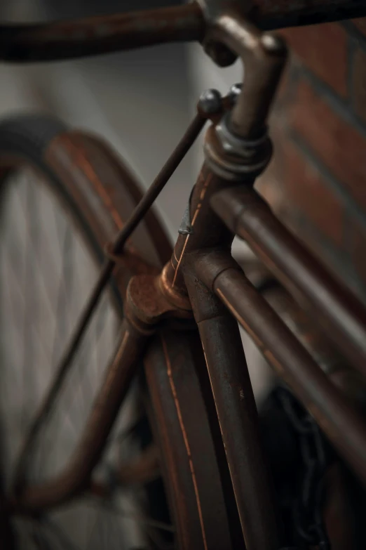 a brown bicycle is shown with a chain on it