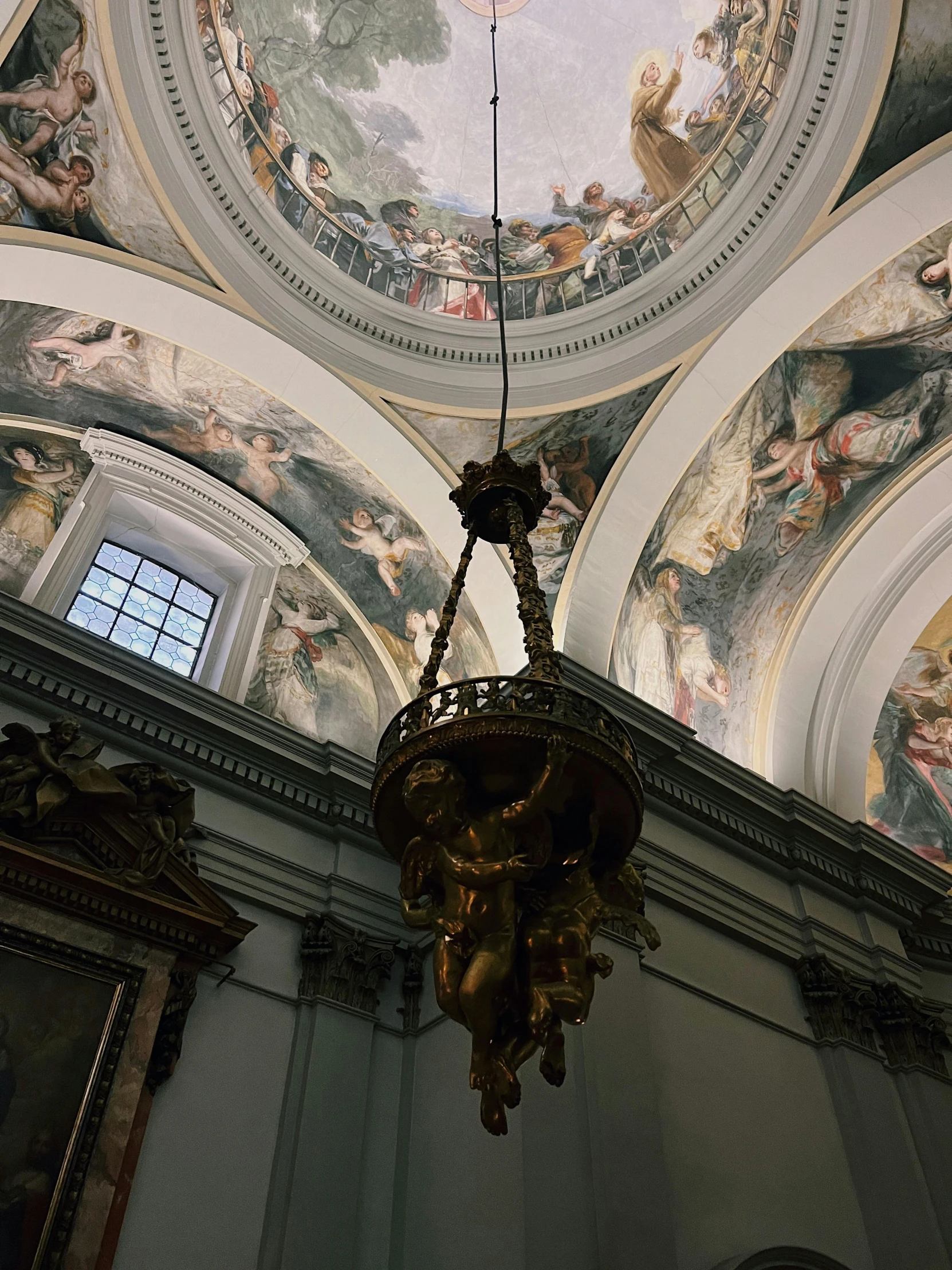 the ceiling of the ceiling of the building