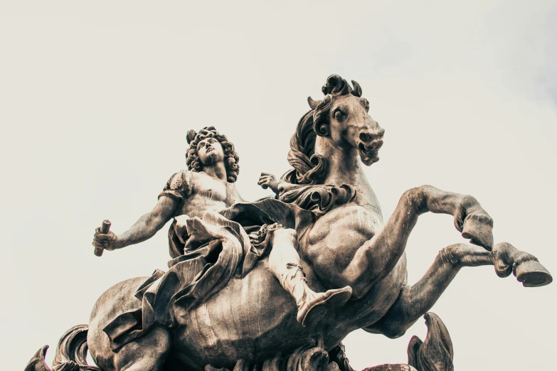 a statue of two horse standing next to each other