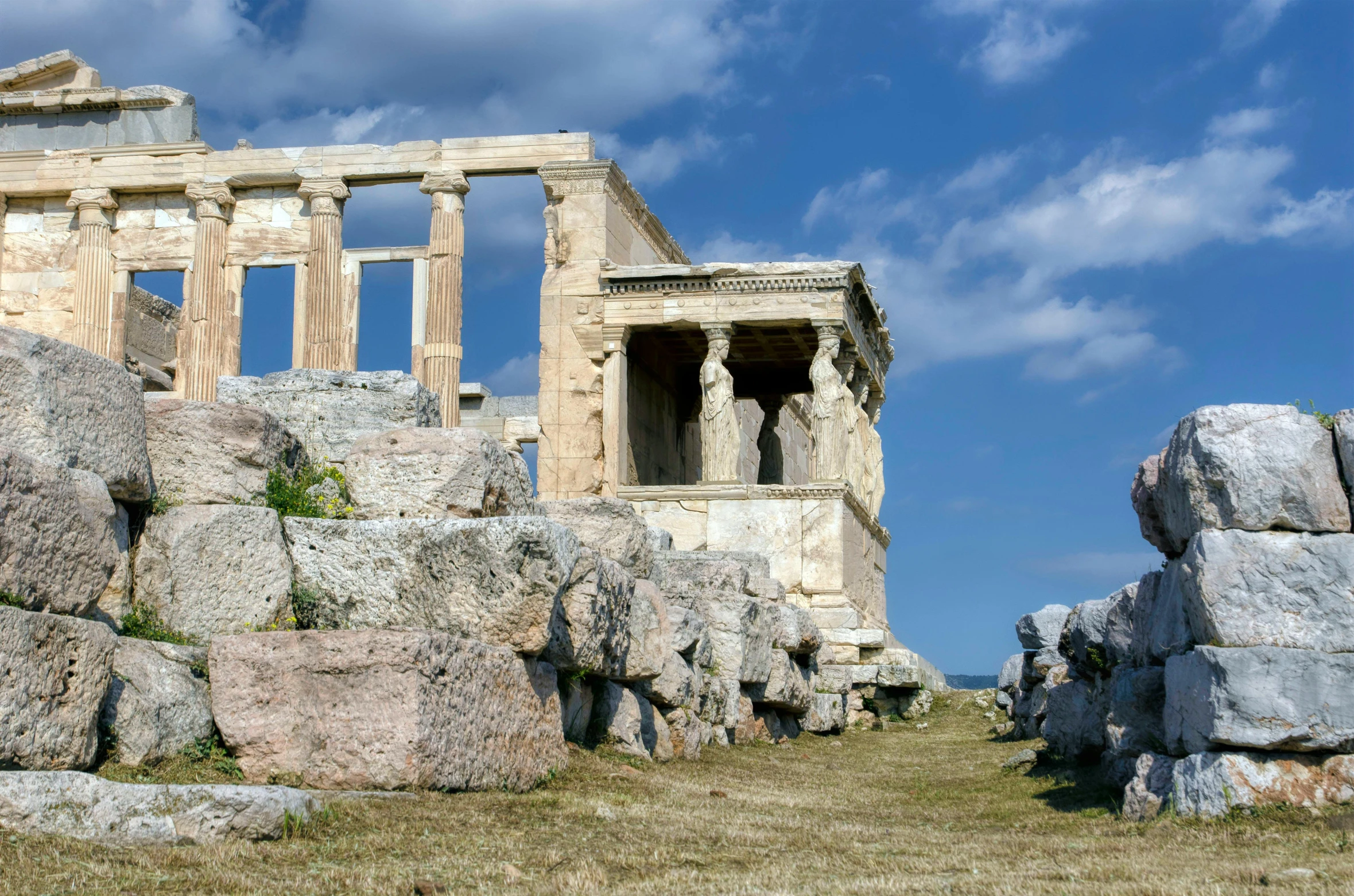 the ruins of some ancient buildings are shown