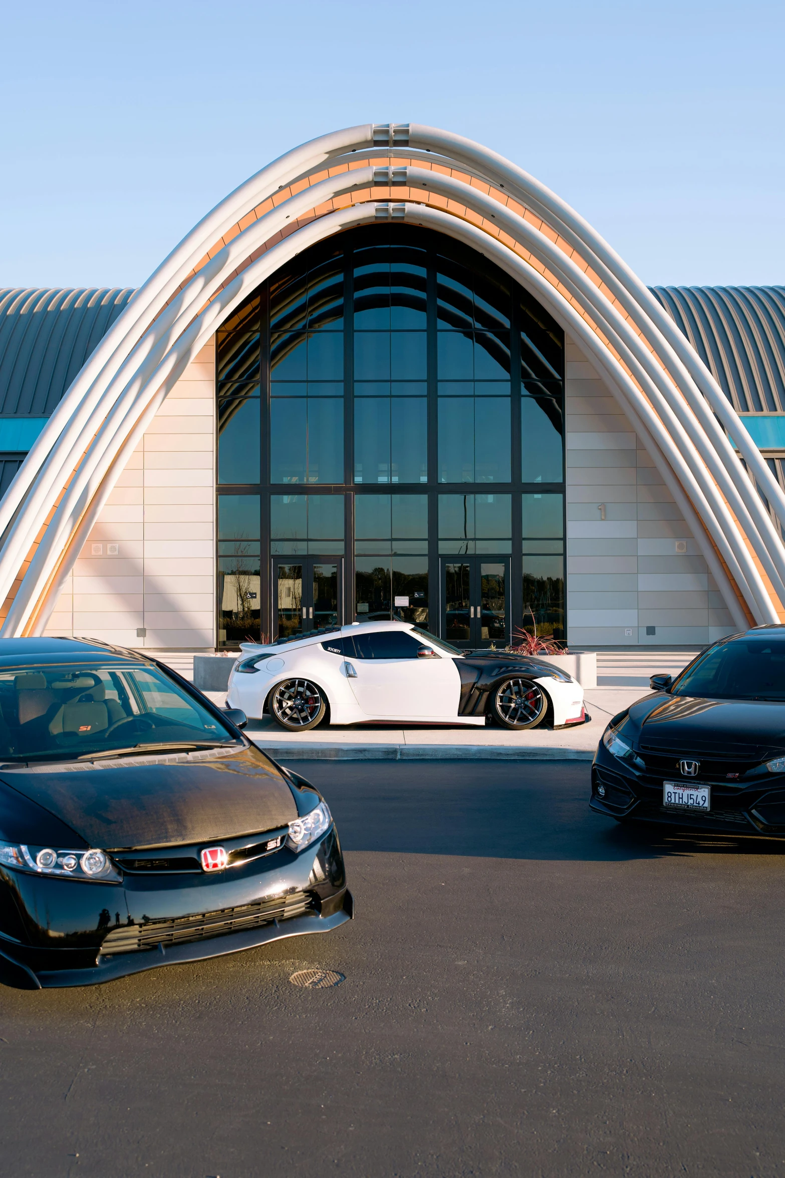 there are many cars parked outside of the building