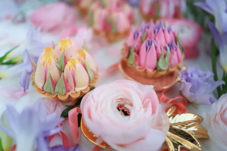 many small flowers sit on top of a table