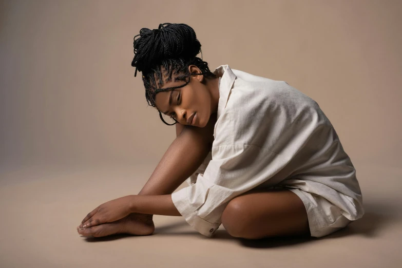 woman sitting on the ground and posing for the camera