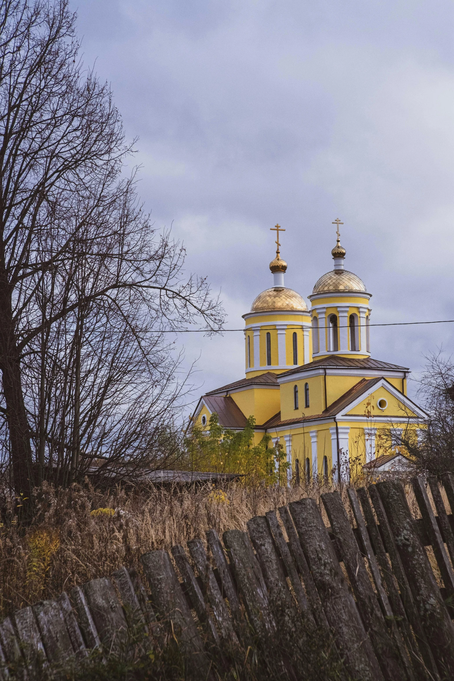 a building near the top of a fence with two towers