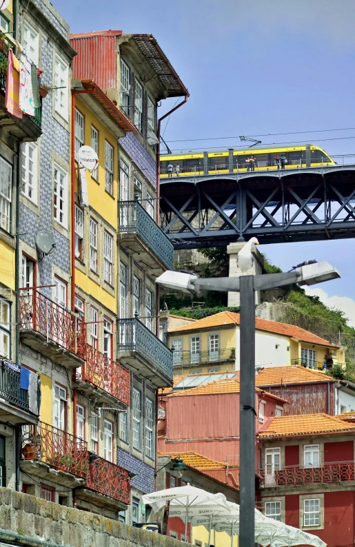 the train is traveling over the city with many buildings