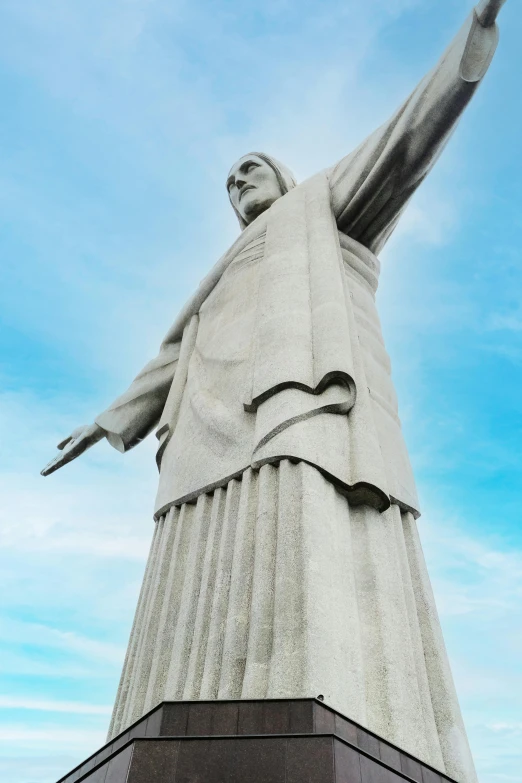 there is a large statue that is in front of the building