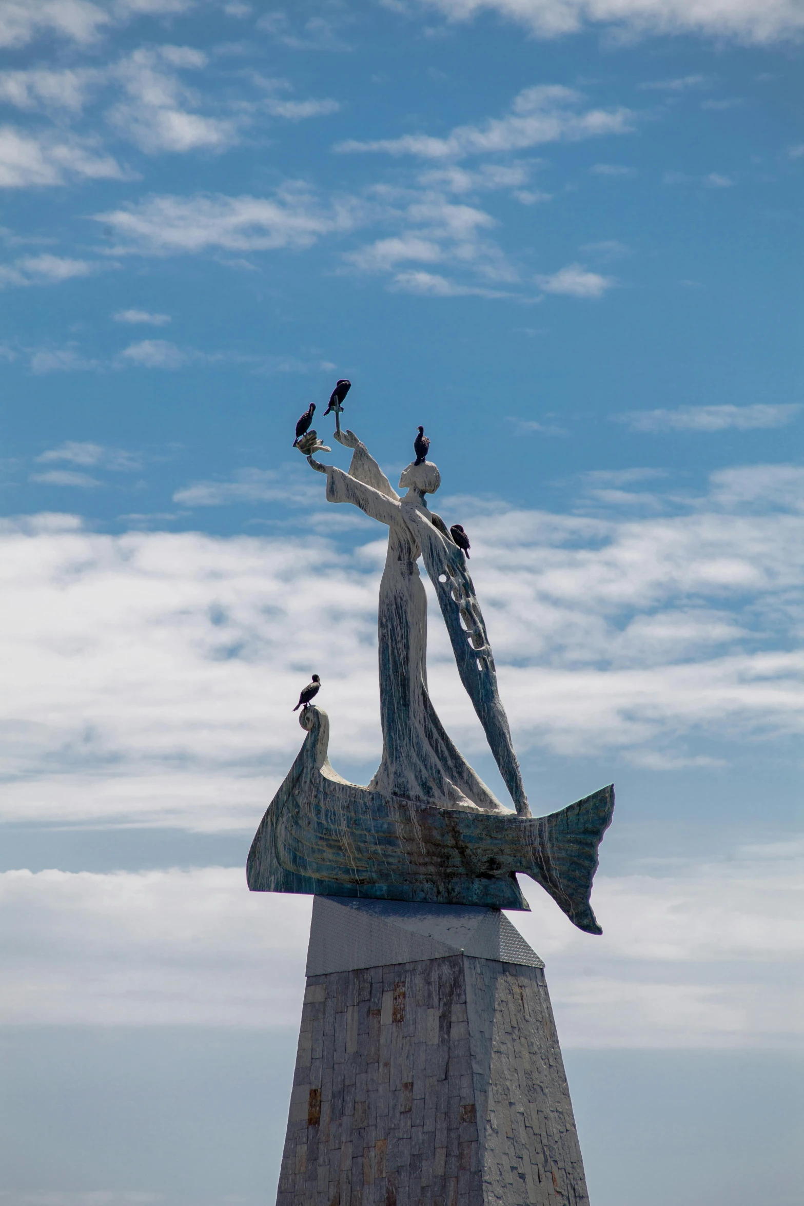 this statue depicts the mother with her child