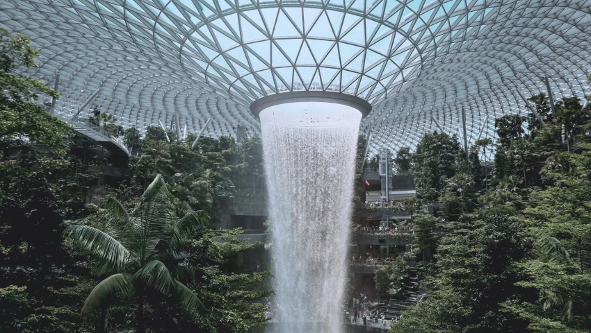 a waterfall is flowing over the trees and the ground