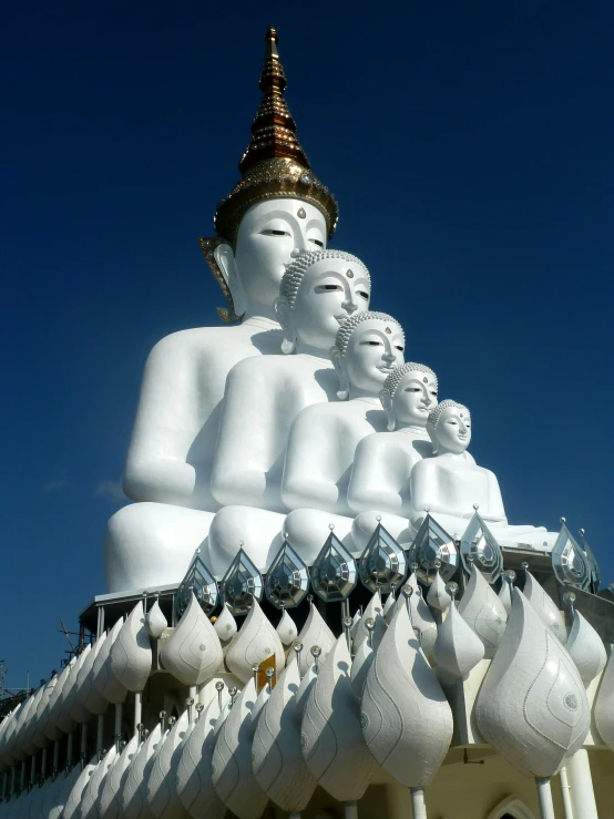 this sculpture features white and silver plastic figures