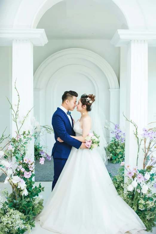 the newly married couple are posing together in the garden