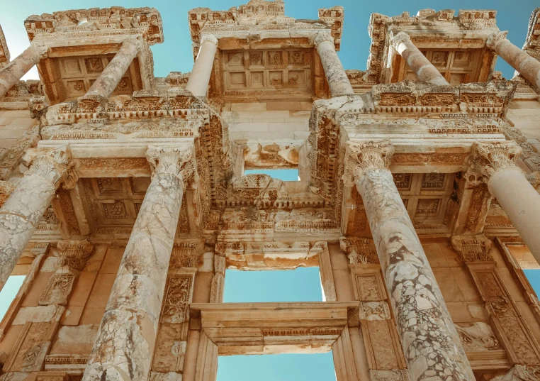 the bottom view of columns from below in an ancient city