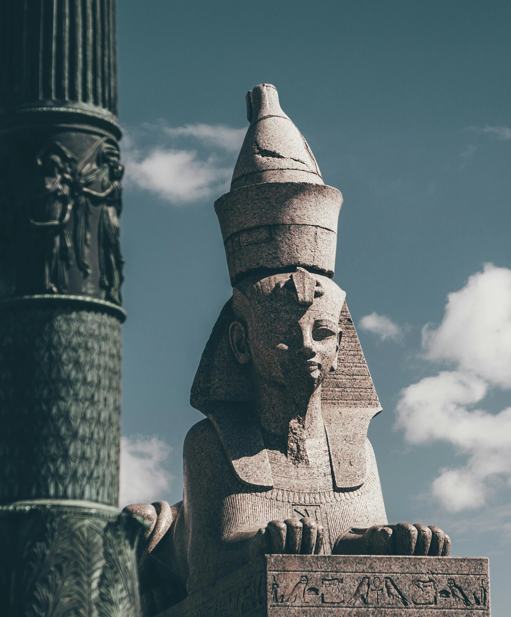 the statue of pharaoh king tutan near an old pillar