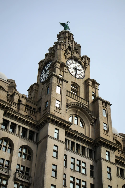 the clock on this building is telling time