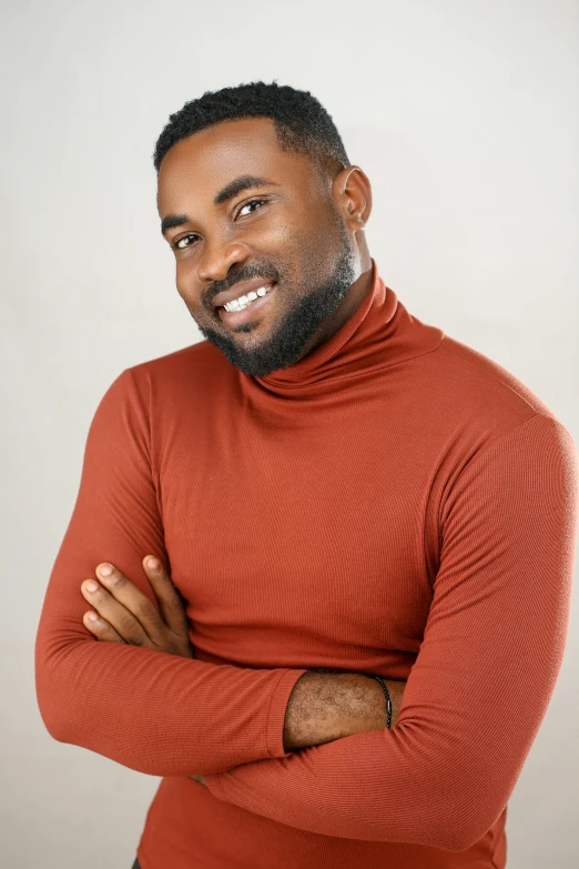 a man that is posing with his arms crossed