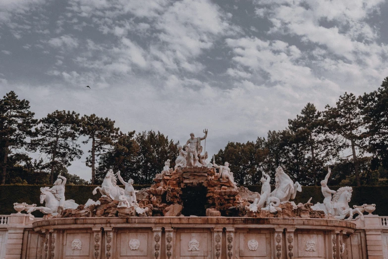 there is a fountain with many statues on it