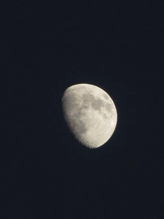 an image of the moon in the night sky