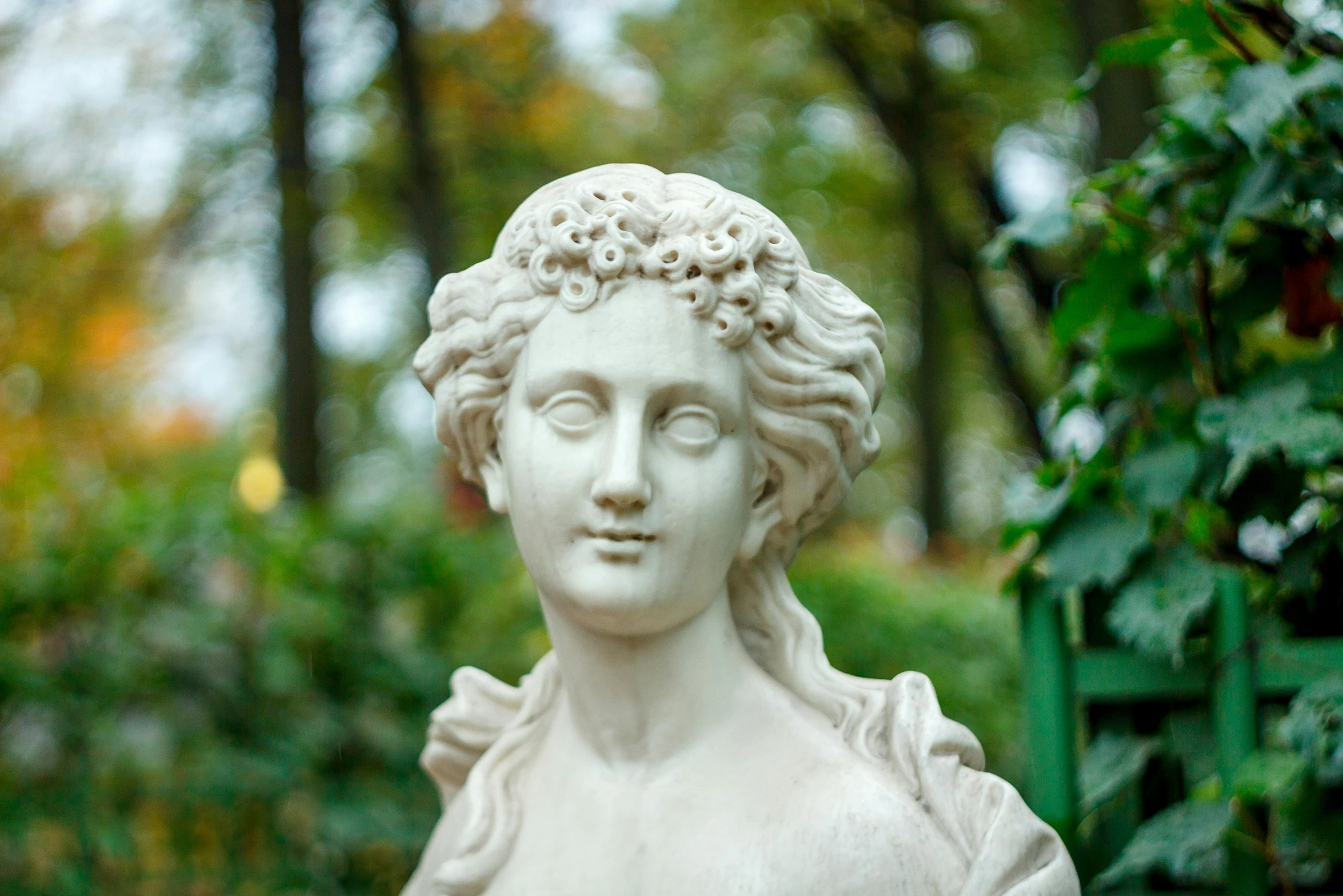 a statue of a woman's head and hair