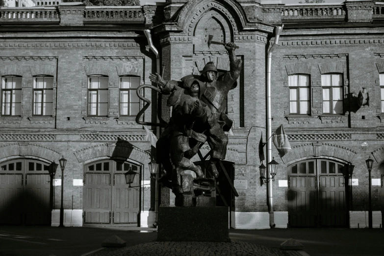 a horse statue standing in front of a tall building