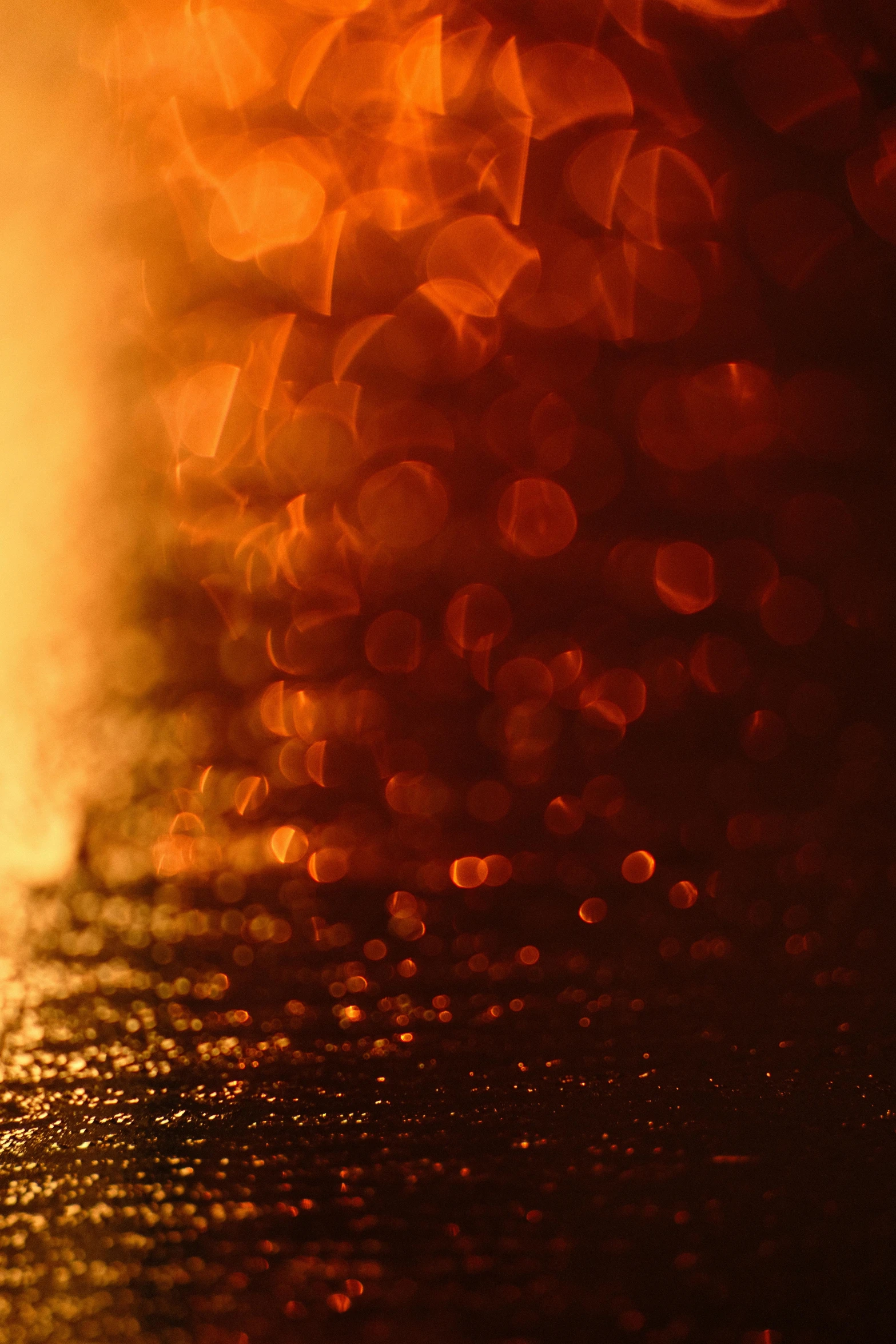 a blurry image of rain falling down on the ground