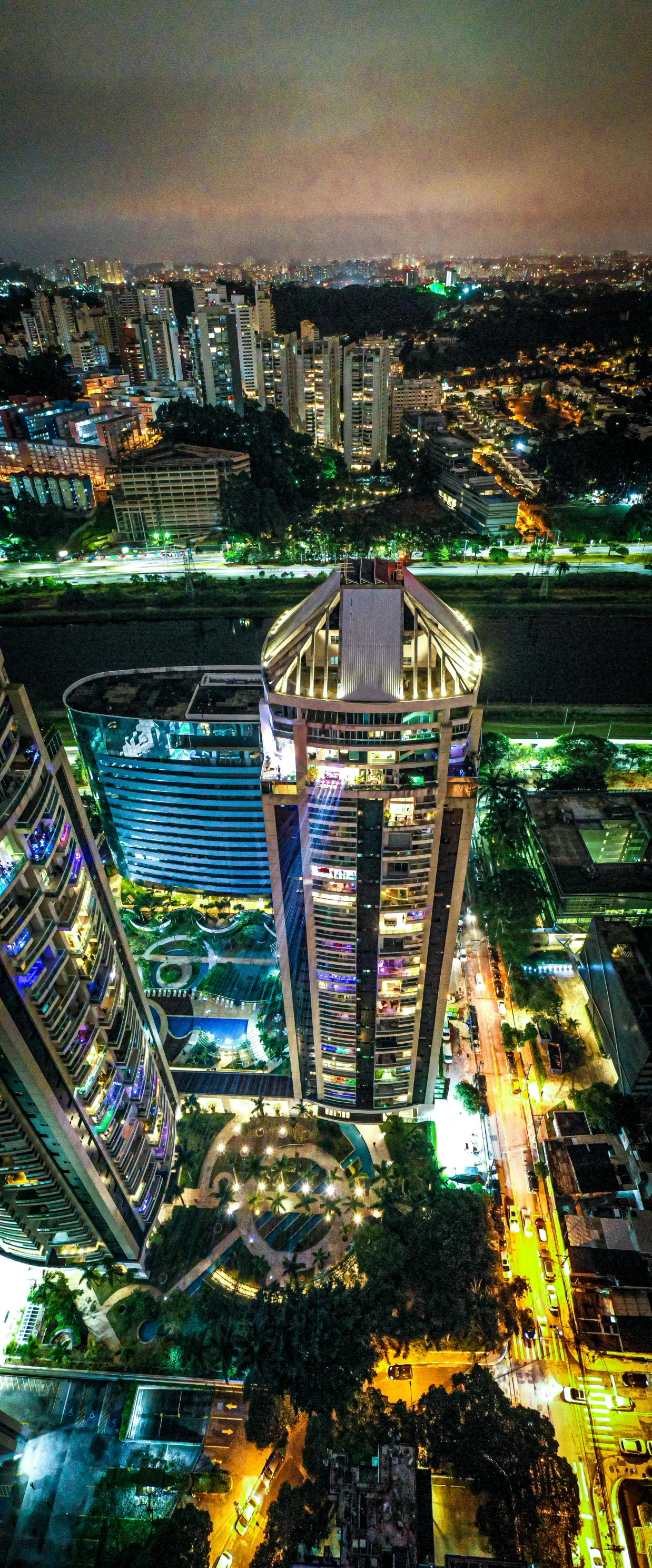 an image of a city at night that looks like an aerial view