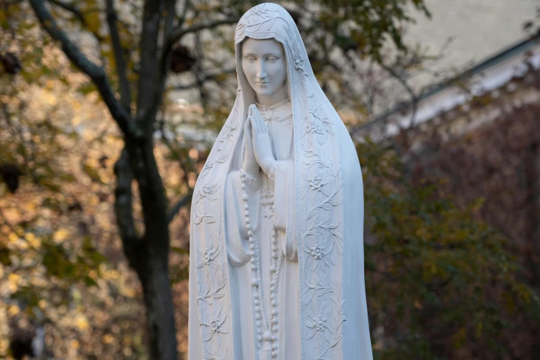 a statue with a very tall white veil