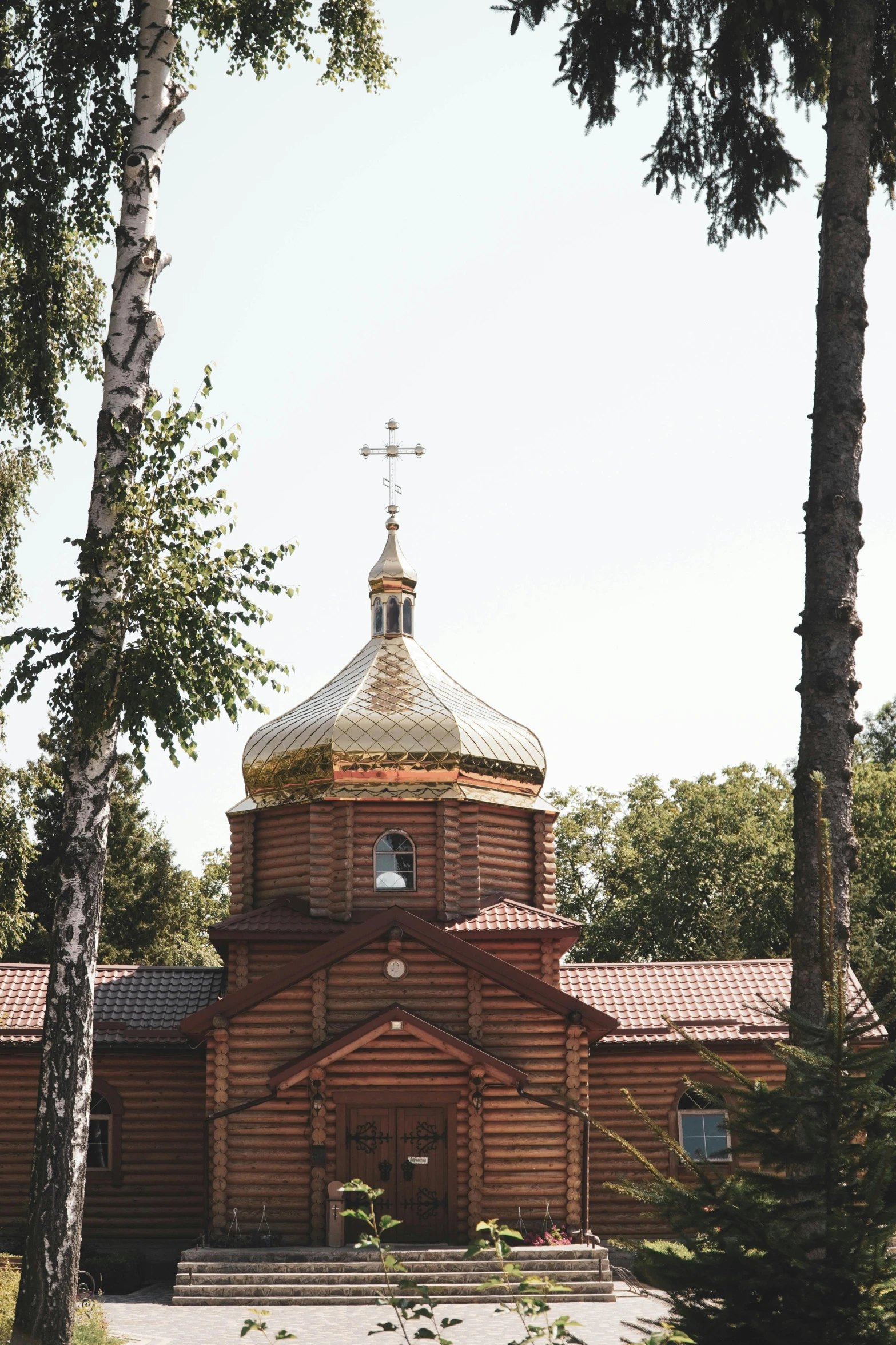 a wooden structure is shown surrounded by trees