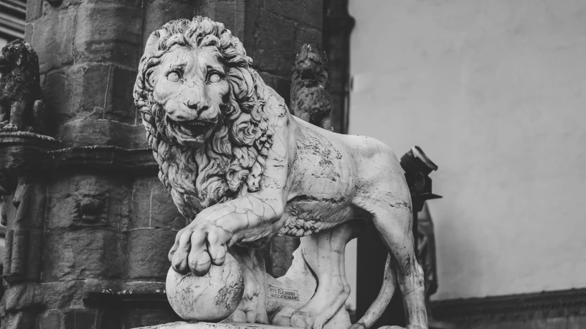 a statue of a lion near a building