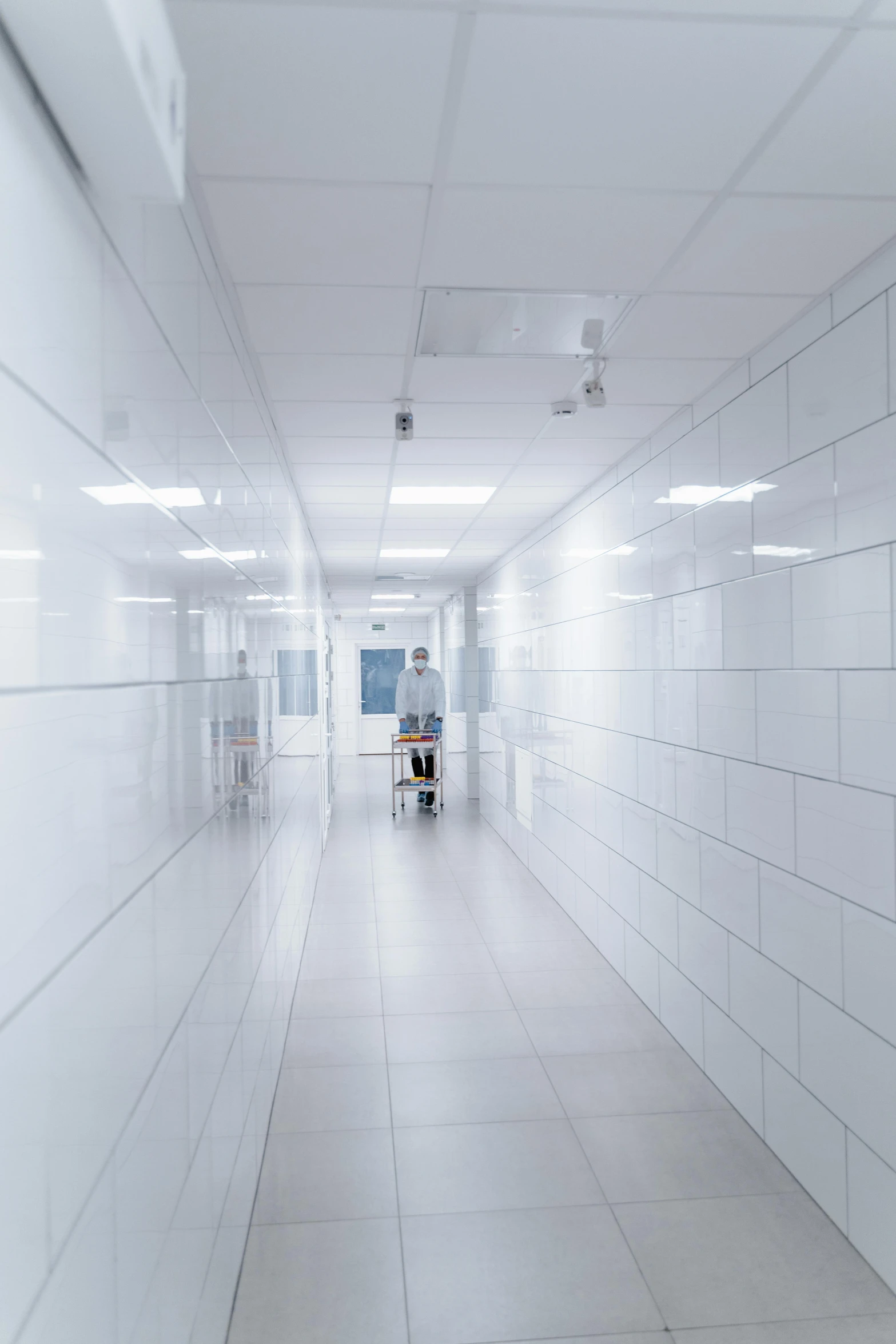 a po of an empty white hallway in a building