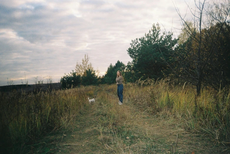 a man in the middle of the woods, throwing a frisbee