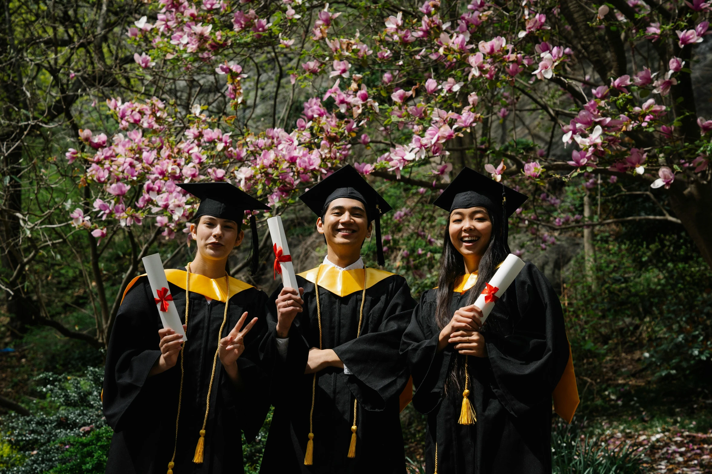 the three graduates are dressed up posing together