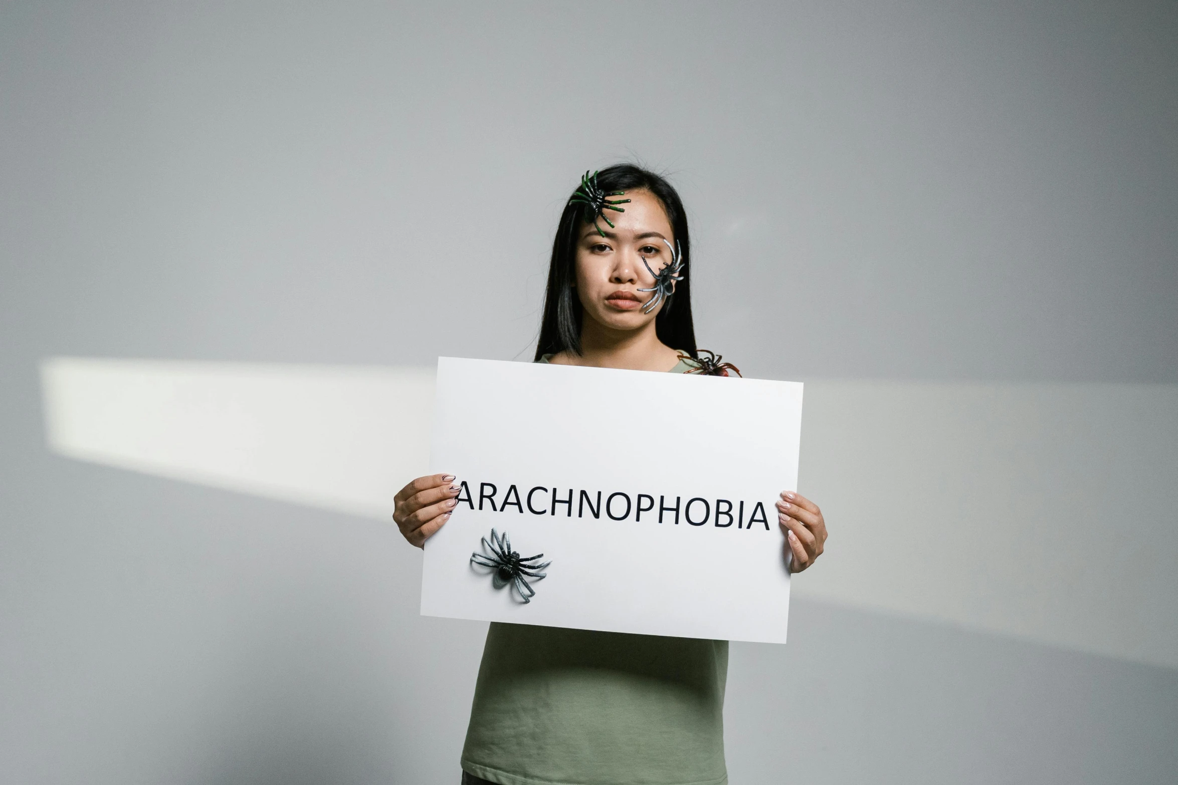 a young woman holding up a sign that says paraphopia