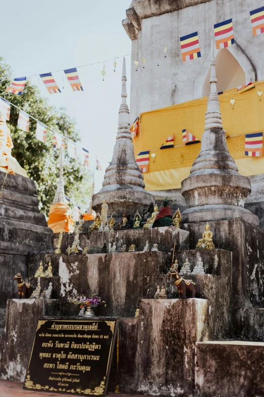 there are many buddhist statues in front of each other