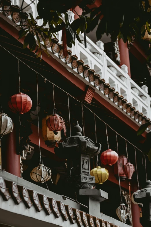 there are some red lanterns on display