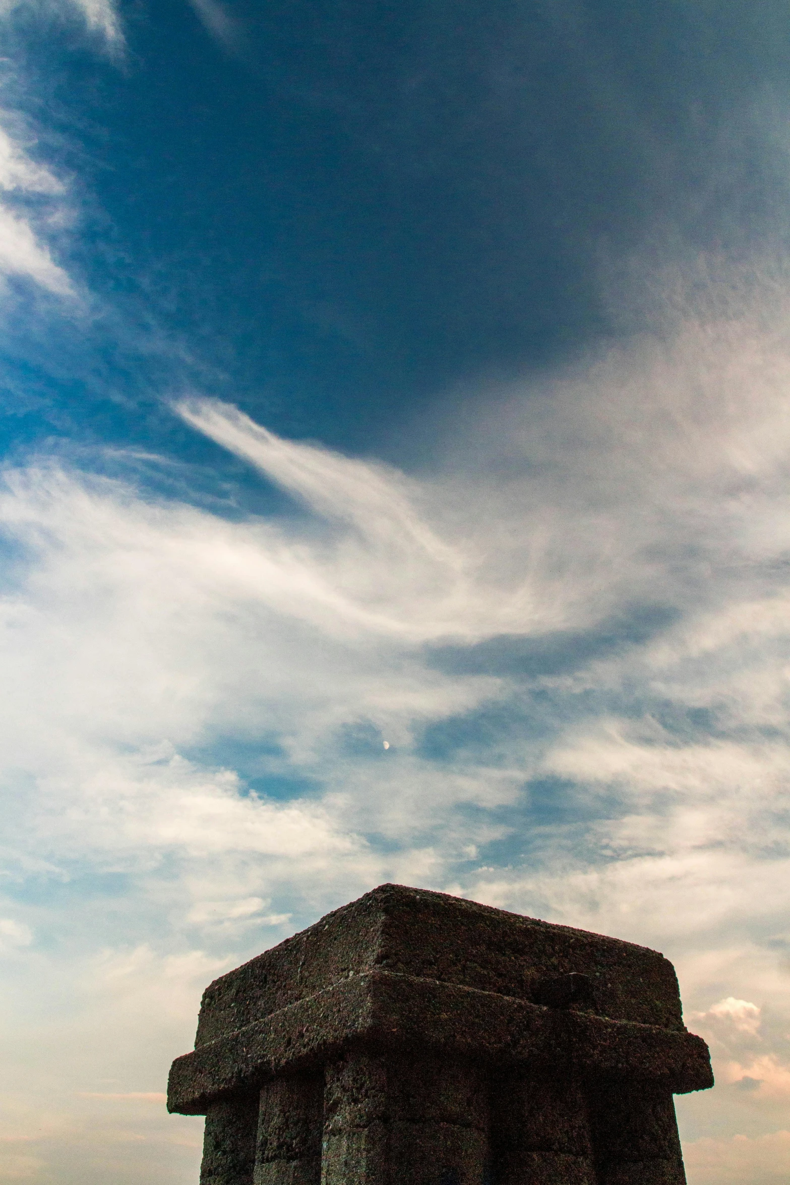 a stone structure sitting in the middle of a field